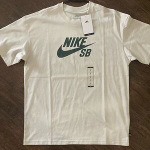 * SOLD * Nike SB Cream & Green Short Sleeve Tee Classic Crew Neck